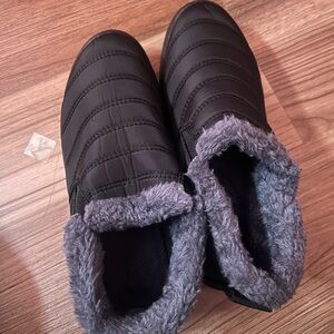 Women,s winter boots with Black waterproof warm lining size 9.5us/42